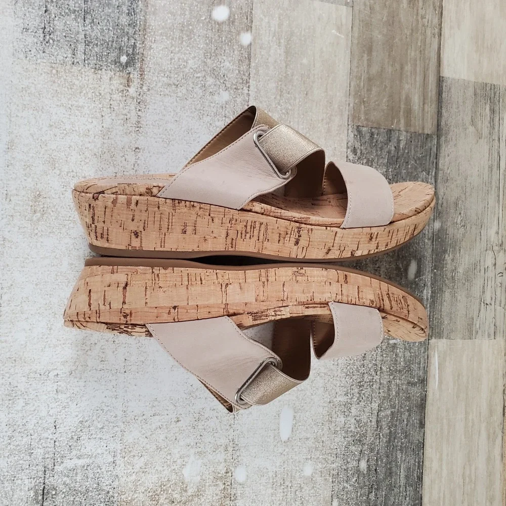 Hush Puppies Coco Womens Wedge Sandals Sz 9.5 M Sesame Gold Metallic Slip On